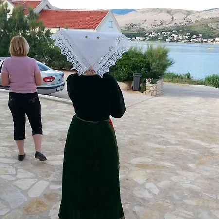 Ena *
