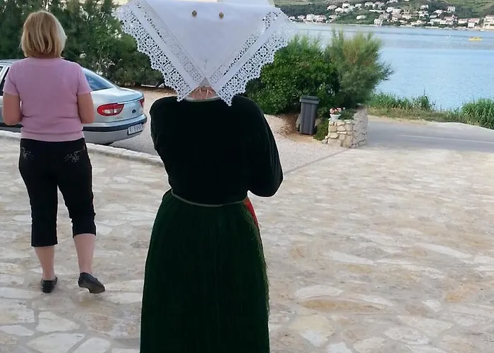Ena *